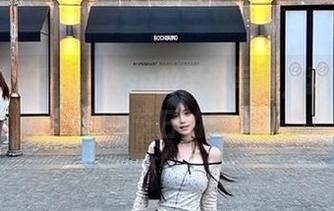 在线浏览Tiny Asa的圣诞写真,独特合集展现节日的魔力